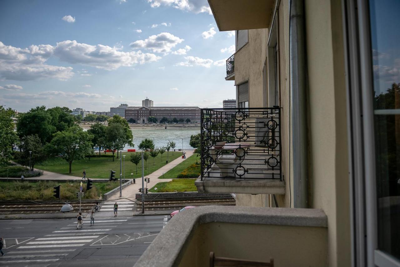 Riverside Balcony Apartment With View To Danube Budapest Exterior photo